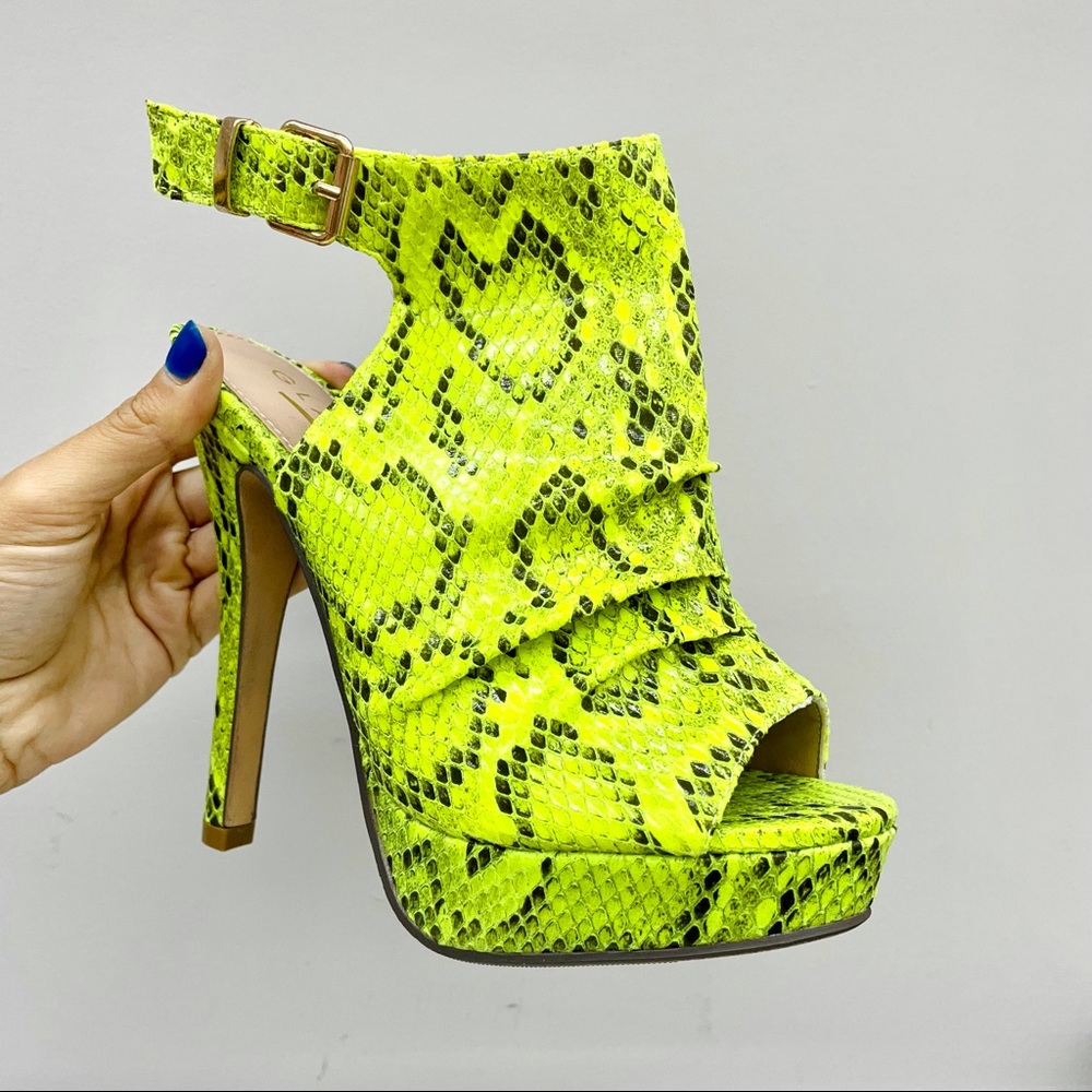 Like snake stiletto